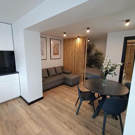 키엘체 Apartament Janowskiego Klimatyzacja, Air Conditioning, Ground Floor, Parking, Parter, Cisza I Spokoj, Quiet And Pleasant, Idealny Na Odpoczynek Perfect For Rest 아파트 외부 사진